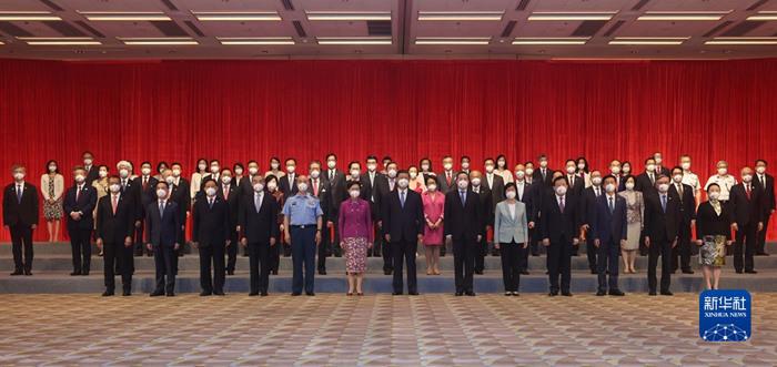習近平會見香港特別行政區(qū)行政、立法、司法機關(guān)負責人