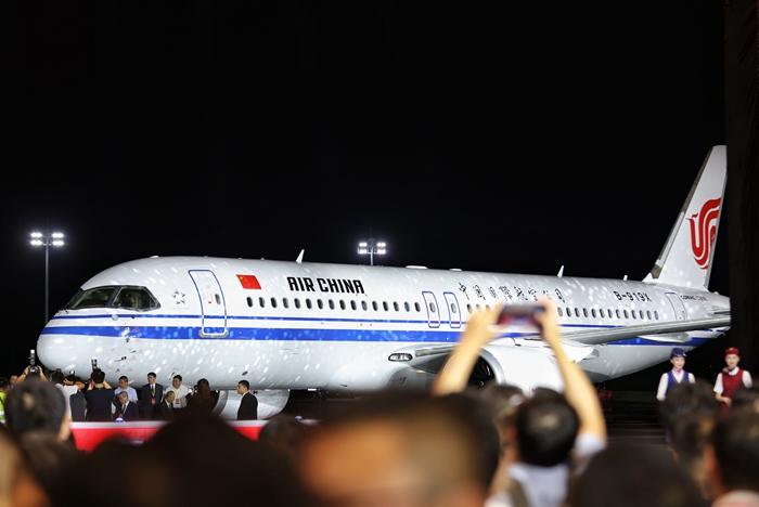 國(guó)航、南航接收首架C919飛機(jī)