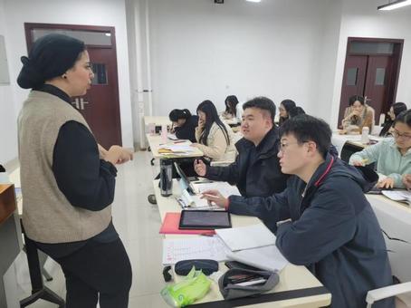 埃及青年艾小英：翻譯為“橋”文學為“媒”，讓讀者感知中國