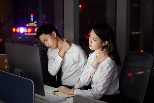 久坐傷身！中醫(yī)教你三組動(dòng)作緩解肩頸疲勞